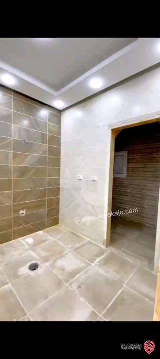 فيلا مساحة 1300م على أرض 1200م للبيع في عمان - الجبيهة 