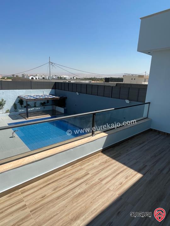شاليه فاخر مساحة الأرض 640م ومساحة البناء 220م للبيع في البحر الميت منطقة الرامة تشطيب عالي