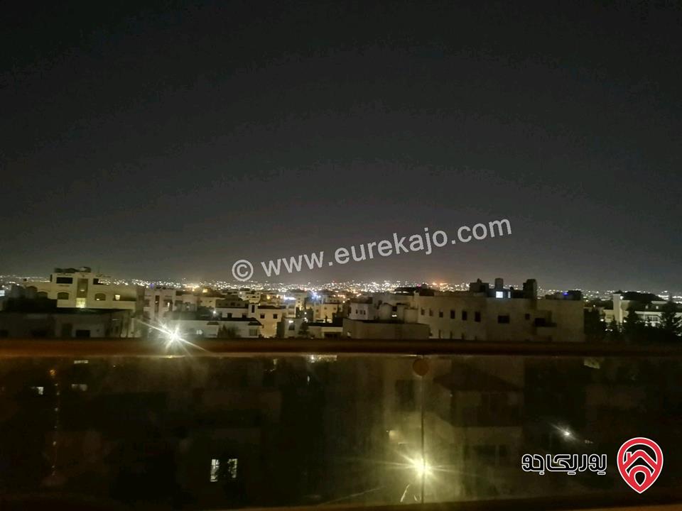شقة دوبلكس طابق ثالث فخمة اطلالة رائعة قرب الخدمات مساحة 200م للبيع مع الاثاث في اربد حديقة طارق 