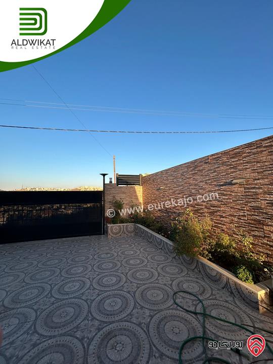 فيلا مستقلة مفروشة للبيع في عمان - ناعور مساحة الارض 1050م ومساحة البناء 1000م ومساحة الحديقة 400م ومساحة الترس 200م موقع اطلالة رائع ومميز