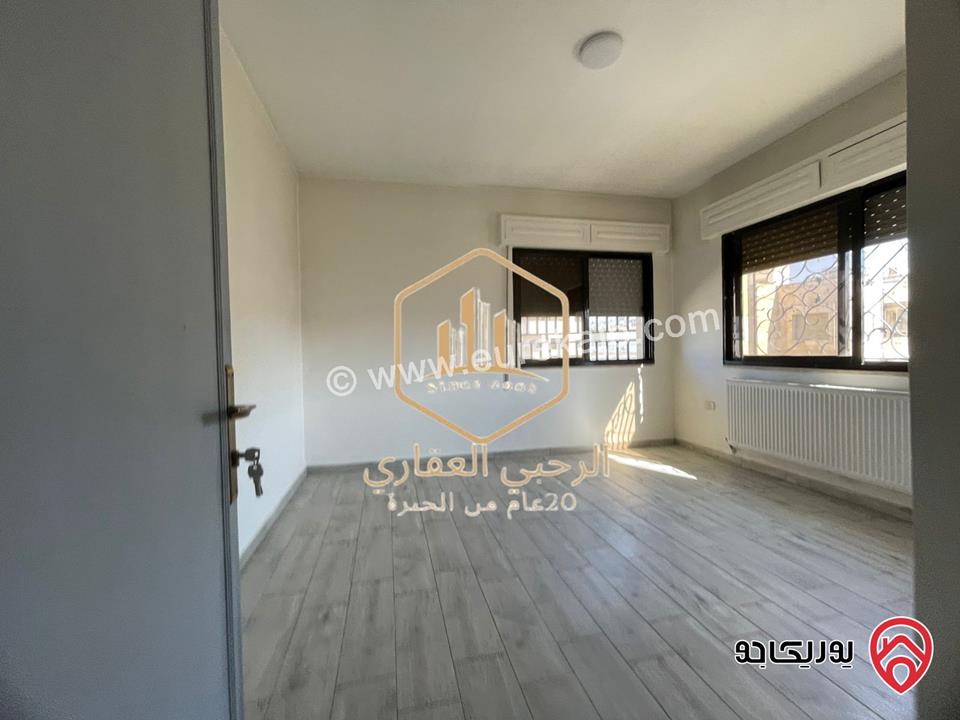 شقة مجددة بالكامل طابق ثالث مساحة 150م للايجار الفارغ في عمان - الشميساني 