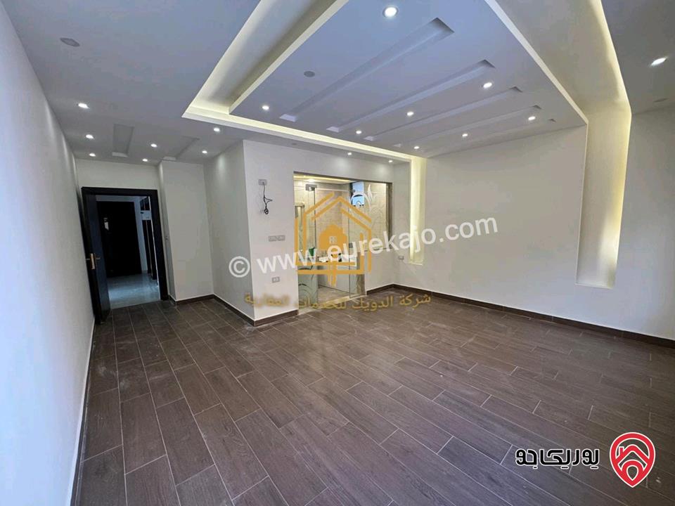 شقة سوبر ديلوكس طابق شبه ارضي مساحة 200م داخلي و 100م خارجي للايجار في عمان - طريق المطار 