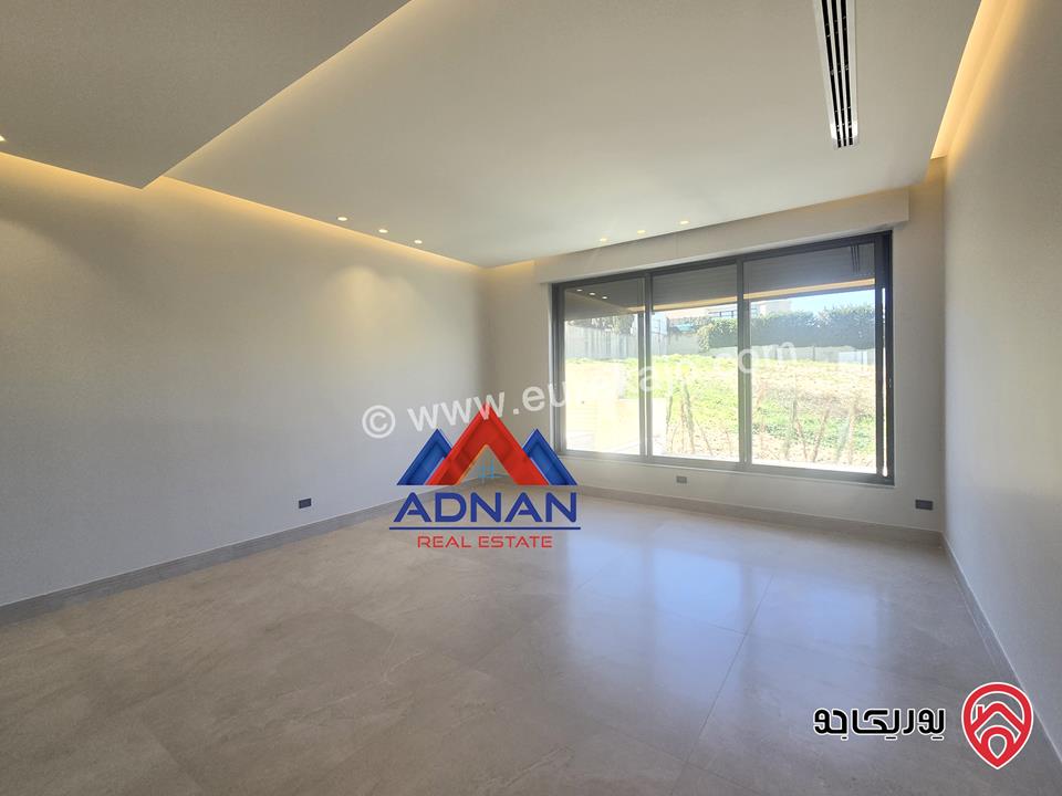 فيلا متلاصقة جديدة مساحة 763م على أرض 530م مع مسبح واطلالة عالية للبيع في عمان - عبدون