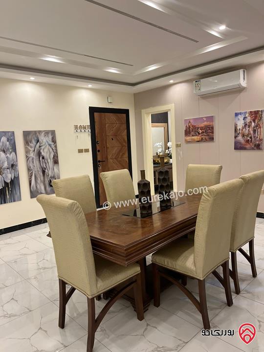 شقة فاخرة أرضية مساحة 180م داخلي و 100م خارجي للايجار مفروشة في عمان - عبدون