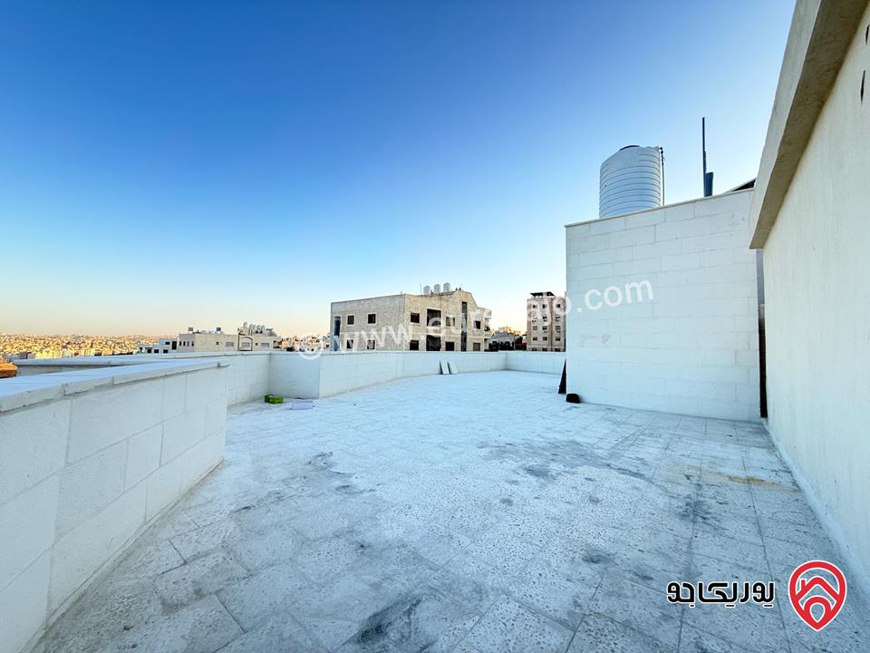 شقة طابق ثالث مع روف مساحة 210م للبيع في عمان - طبربور