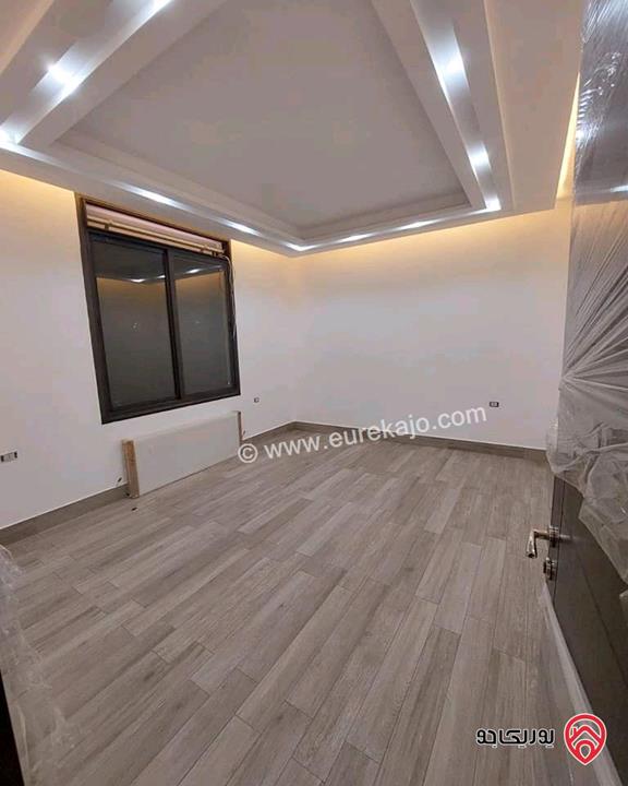 شقة طابقية مساحة 210م + 90م طابق ارضي للبيع في عمان - البنيات 