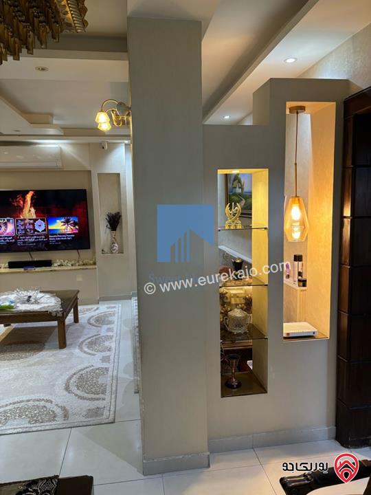 شقة فاخرة للبيع في عمان - خلدا خلف السيتي مول 180م مع حديقة وترسات 120م بسعر مغري