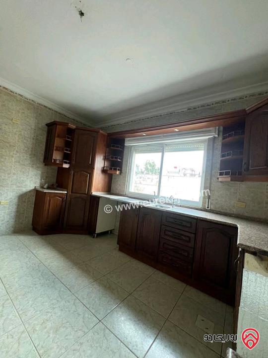 شقة فارغة مساحة 185م طابق ثالث للايجار في عمان - أم السماق