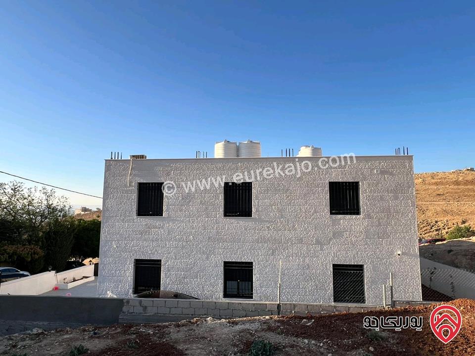 منزل مستقل بناء جديد طابقين مساحة 330م على أرض 521م للبيع شمال عمان شارع الاردن صافوط