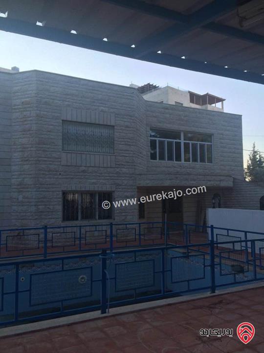 فيلا مجددة مساحة 440م على أرض 980م للبيع في الفحيص – منطقة الرهوة موقع مميز 