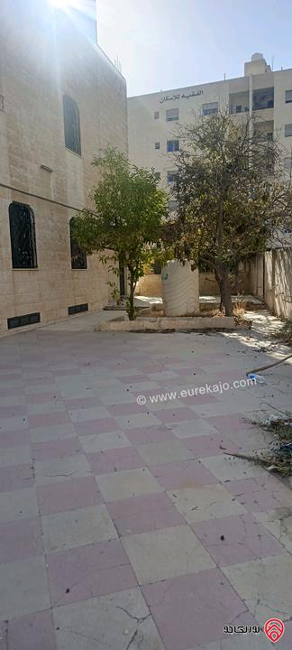 منزل مستقل/ فيلا مساحة 250م على أرض 1 دونم و 33م مع مساحات خارجية للبيع في عمان - طبربور