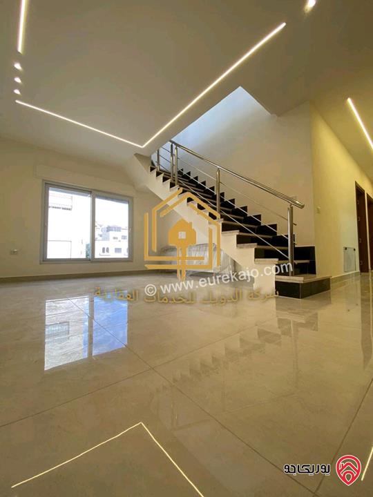 شقة طابق ثالث دوبلكس لم تسكن مساحة 215م للايجار في عمان - خلدا 