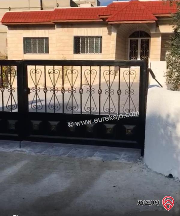 بيت مساحة 275م على أرض 876م للبيع في اربد - الحصن 