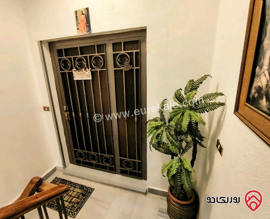 شقة طابقية مساحة 230م للبيع في عمان - اليادودة اسكان الصيادلة 