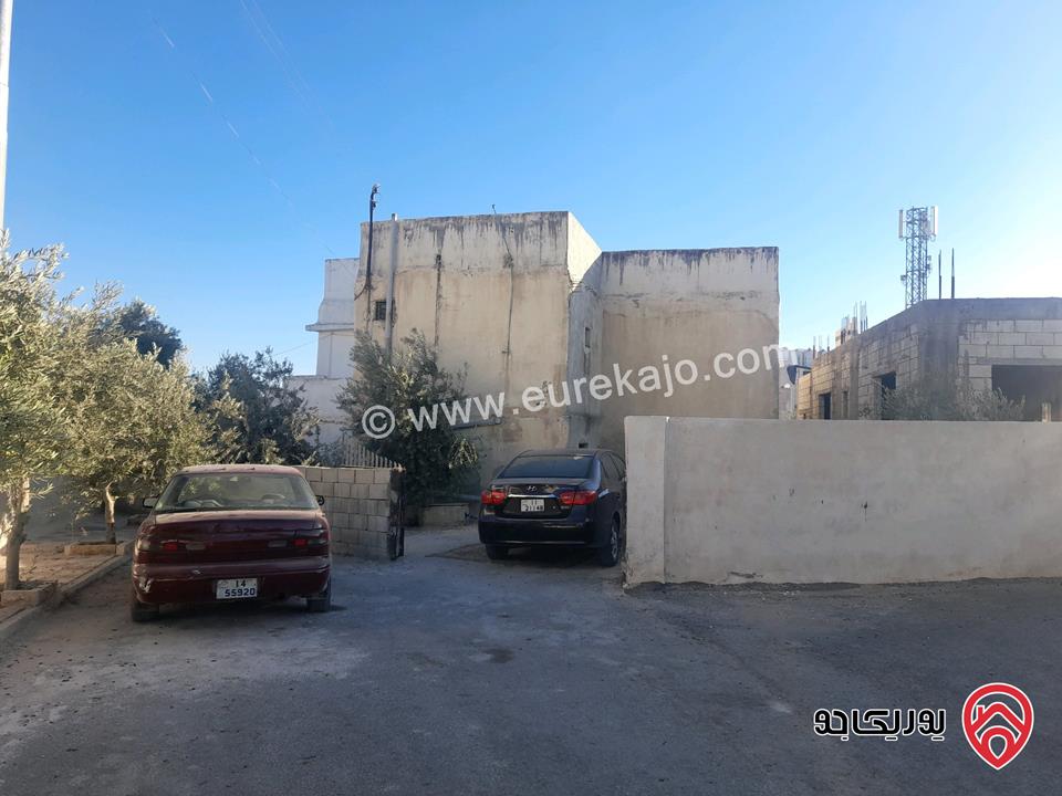 قطعة أرض مفروزة مساحتها 700م باسم مالك واحد للبيع في عمان - منطقة البنيات الجنوبي مطلة على طريق المطار قريبة من جامعة البتراء جميع الخدمات متوفرة 
