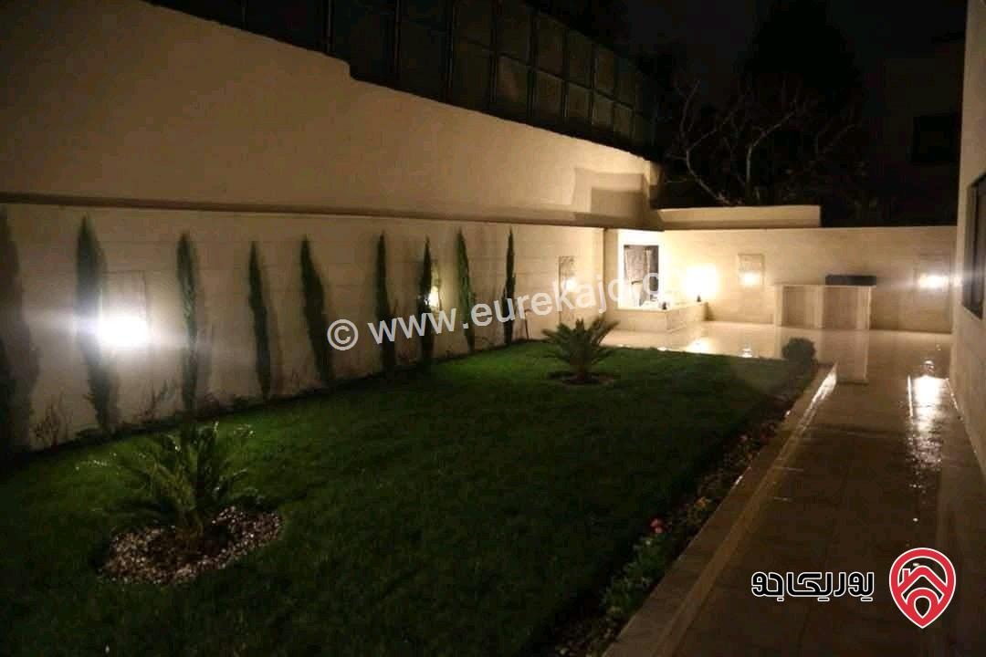 شقة سوبر ديلوكس طابق شبه ارضي مساحة 200م داخلي و 250م خارجي للايجار في عمان - ضاحية النخيل