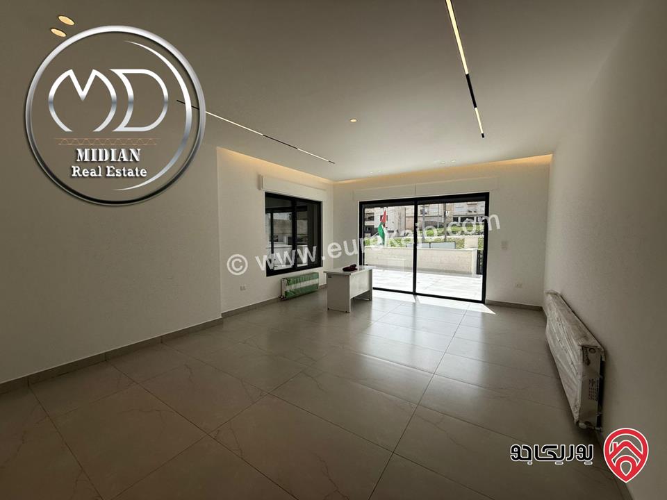 شقة ارضية للبيع في عمان - دير غبار مساحة 185م مع ترس 100م تشطيبات و ديكورات عصرية فاخرة جديدة لم تسكن