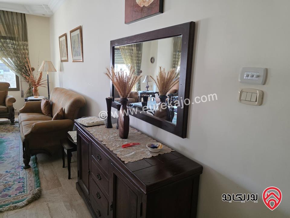 شقة طابق ثالث مساحة 180م للبيع في عمان - خلدا 