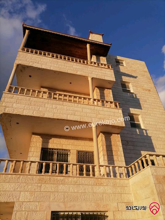 فيلا 4 طوابق على أرض 1 دونم للبيع في جرش - منطقة الجبل الاخضر 