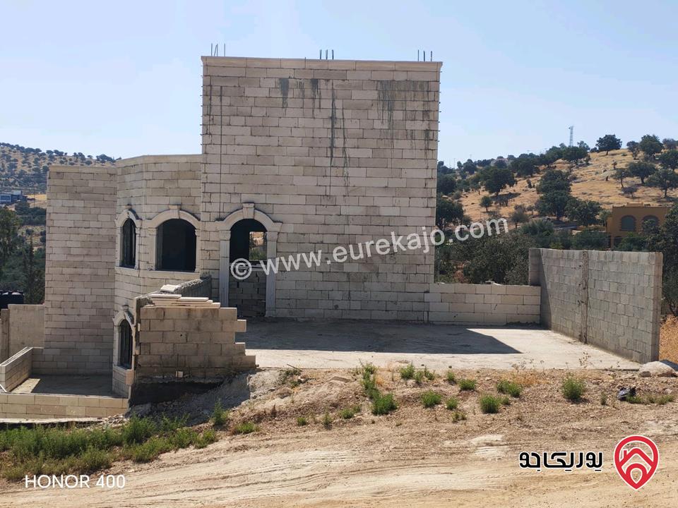 فيلا مساحة 415م مع إستراحة عظم على أرض 1 دونم و 77م للبيع في بيرين - العالوك