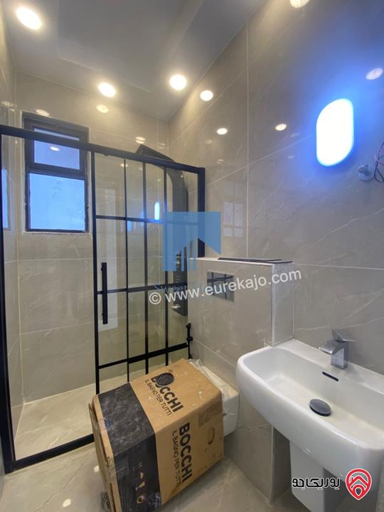 شقة فاخرة للبيع في عمان - خلدا قرب إشارة البنك العربي ومركز زها طابق ثالث 220م مع روف دوبلكس 100م لم تسكن