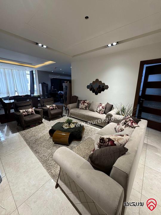 شقة مميزة طابق اخير مساحة 133م مع روف 49م للبيع في عمان - تلاع العلي