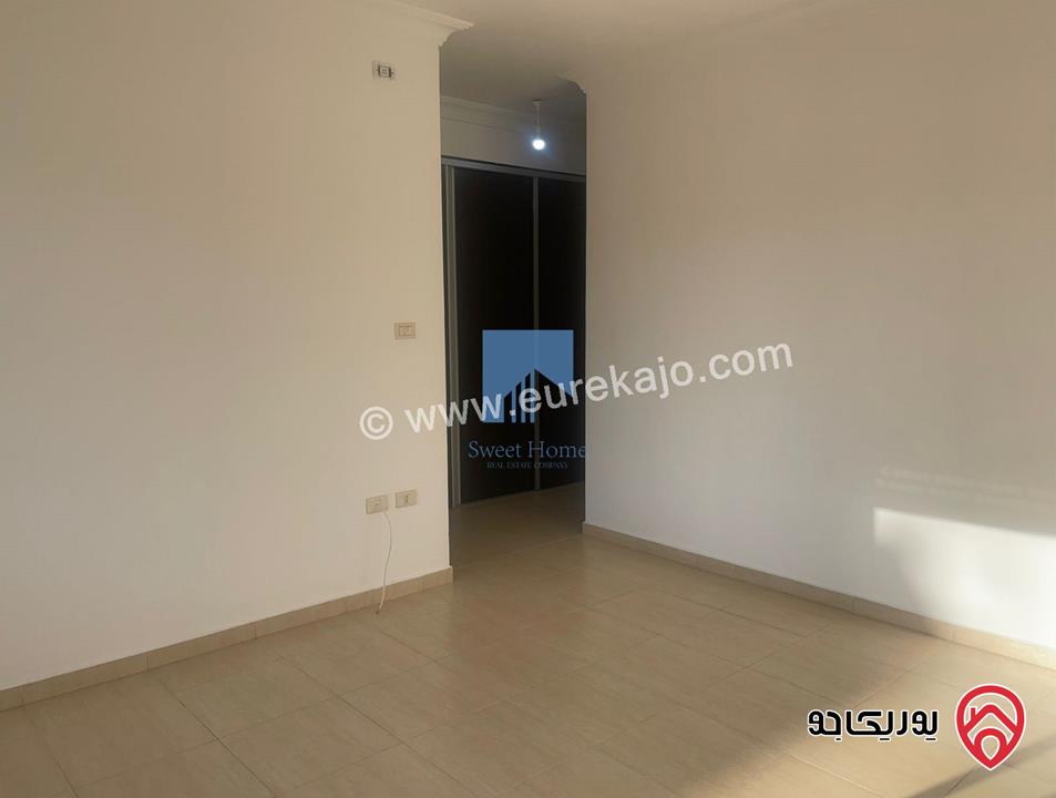 شقة شبه ارضية مساحة 188م مع ترس 30م تشطيب سوبر ديلوكس للبيع في عمان - خلدا