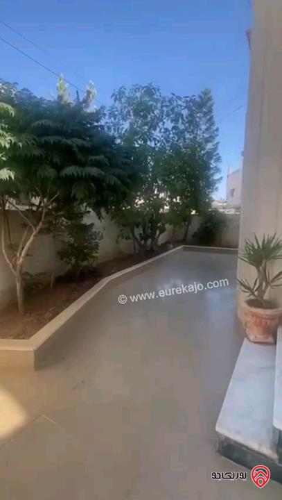 فيلا دوبلكس مساحة 490م على أرض 310م للبيع في الزرقاء
