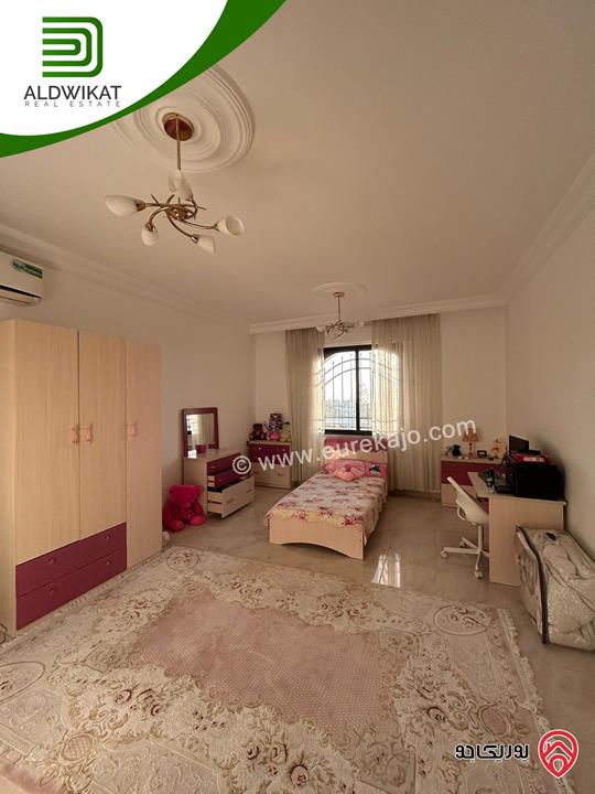 فيلا مستقلة مفروشة للبيع في عمان - ناعور مساحة الارض 1050م ومساحة البناء 1000م ومساحة الحديقة 400م ومساحة الترس 200م موقع اطلالة رائع ومميز