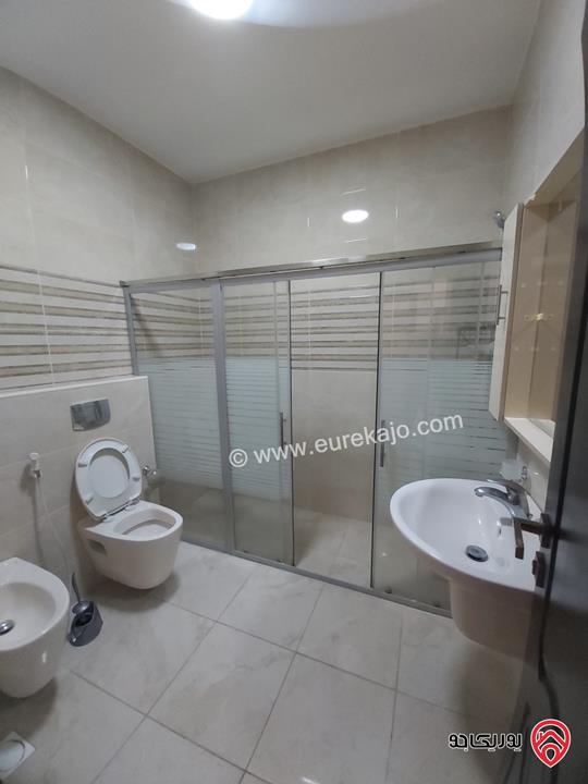 شقة أرضية طابقية مفروشة مساحة 302م داخلي و 70م خارجي للايجار في عمان - دير غبار