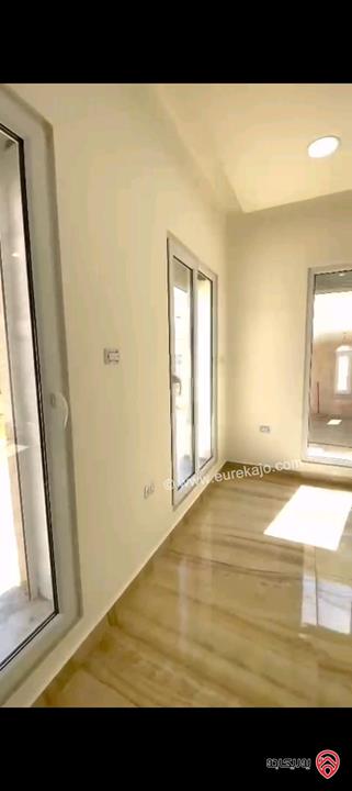 فيلا مساحة 1300م على أرض 1200م للبيع في عمان - الجبيهة 