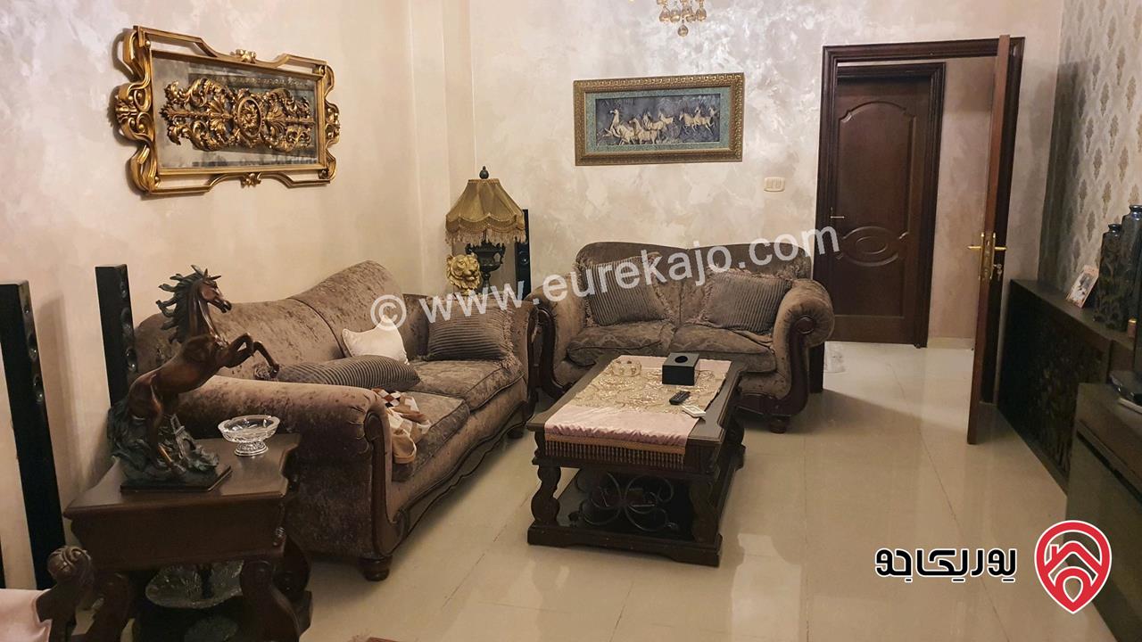 شقة طابق ثالث مساحة 175م للبيع مع الأثاث بسعر مميز في عمان - الرابية