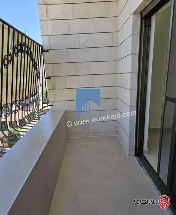 شقة طابقية مميزة للبيع في عمان - أم السماق طابق ثالث 230م مع روف 130م 