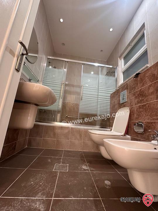 شقة طابق ثاني مساحة 220م للايجار في عمان - خلدا