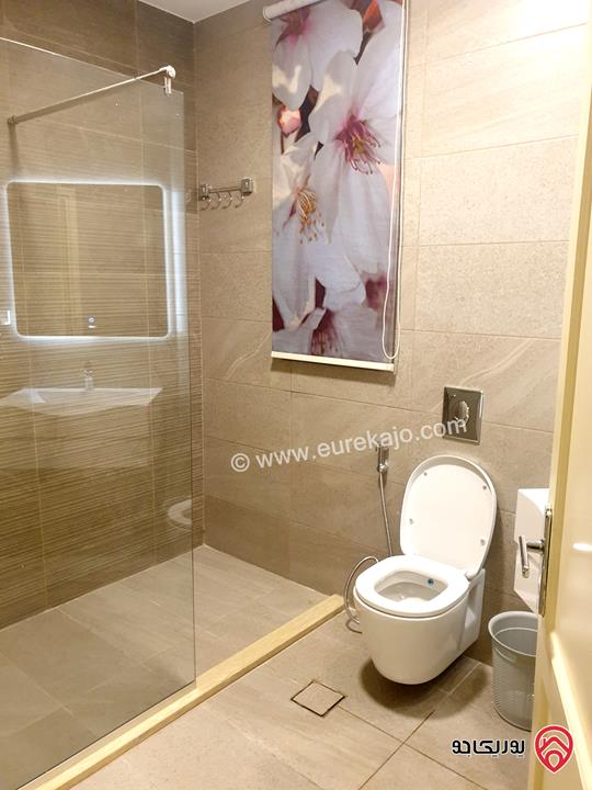 شقة طابقية فخمة مساحة 420م داخلي و 300م خارجي مع مسبح للايجار المفروش في عمان - أم السماق