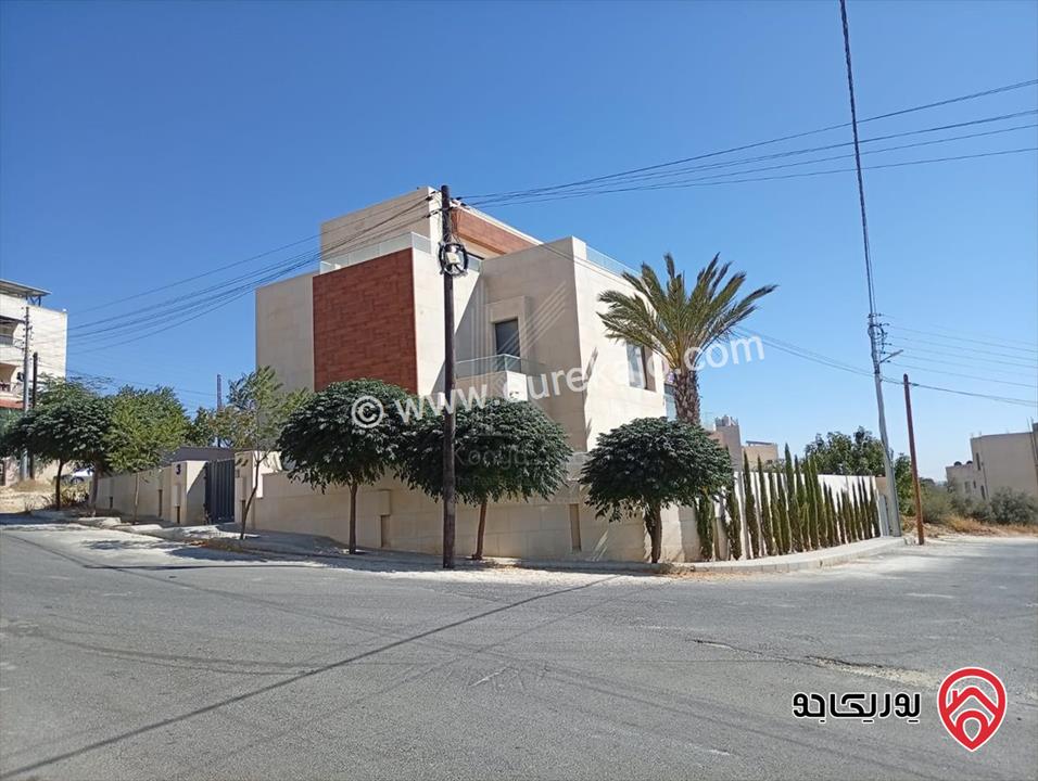 فيلا مستقلة فاخرة مساحة 660م على أرض 501م للبيع في عمان - بدر الجديدة