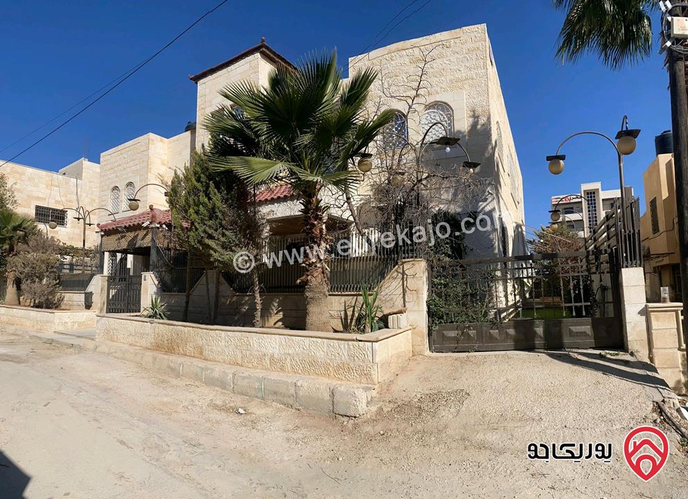 ڤيلا مساحة 500م على أرض 580م للبيع في الزرقاء الجديدة سوبر ديلوكس محاطة ب ڤلل