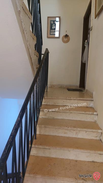 بناية سكنية مكونة من 3 طوابق تحتوي 4 شقق على ارض 456م للبيع في عمان - جبل النزهة