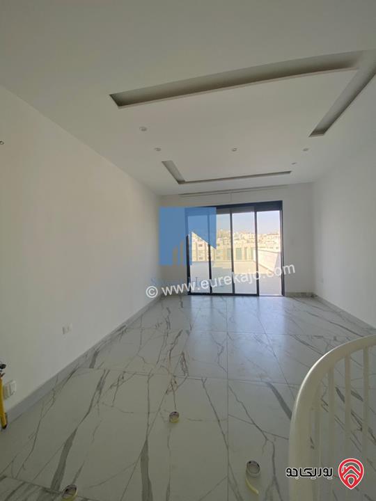 شقة فاخرة للبيع في عمان - أم السماق الشمالي خلف جامع التلاوي طابق ثالث 210م مع روف دوبلكس 120م لم تسكن