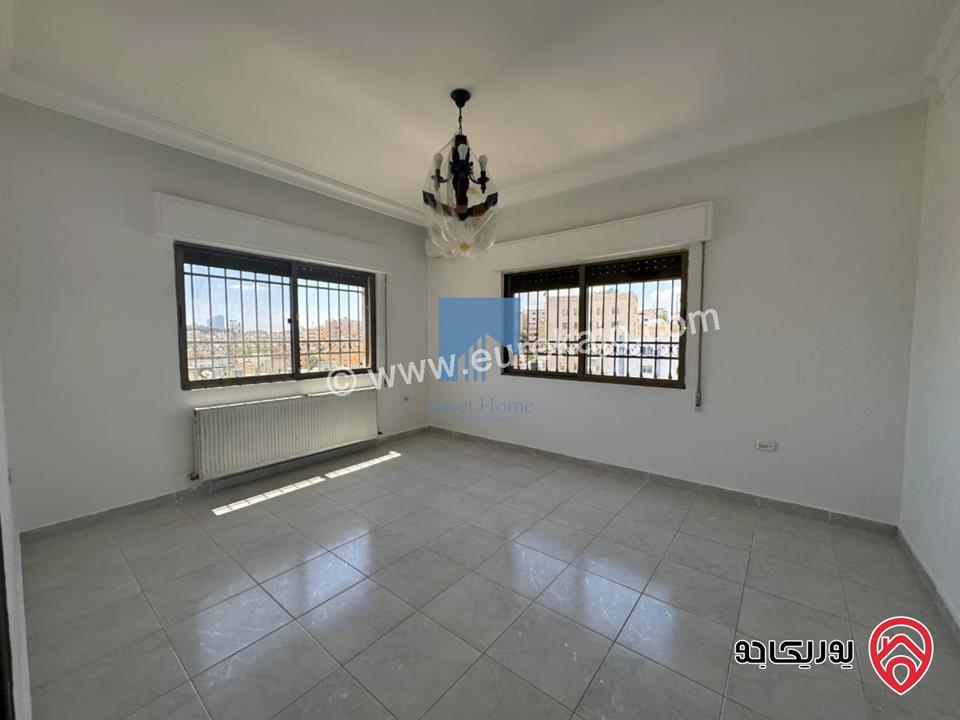 شقة مميزة للبيع في عمان - الجاردنز - خلف قاضي القضاة طابق ثالث 190م بسعر مغري