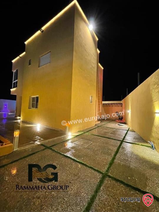 شاليه مميز مساحة الأرض 350م والنباء 176م للبيع في منطقة البحر الميت ( الجوفه ) 