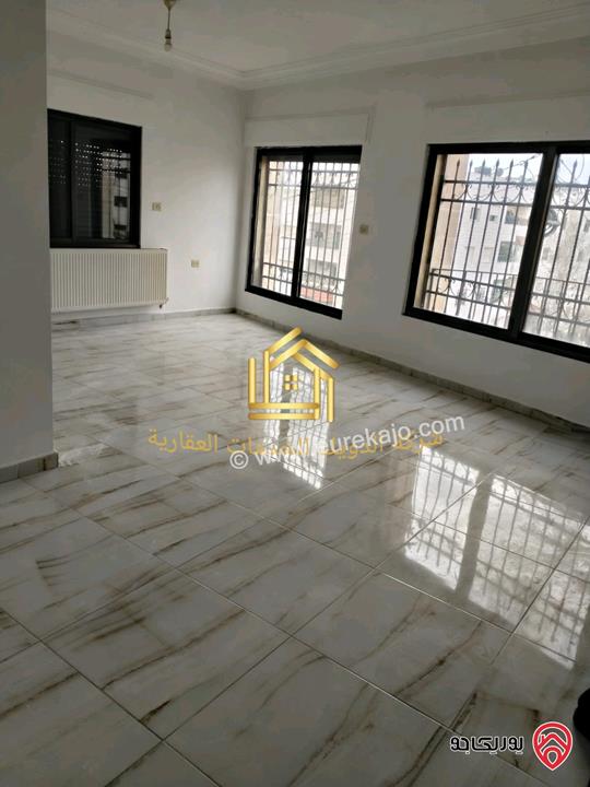 شقة فارغة طابق اول مساحة 160م للإيجار في عمان - تلاع العلي 