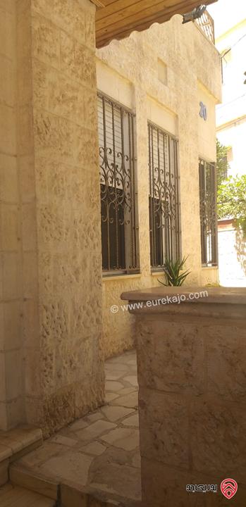 بيت مستقل مساحة 300م على أرض 415م للبيع في الزرقاء – جبل طارق ( تشطيبات جديدة )