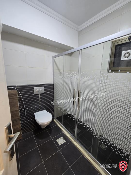 شقه ارضية مفروشة فرش جديد مساحة 150م مع تراس واسع 100م للايجار في عمان - الرابية