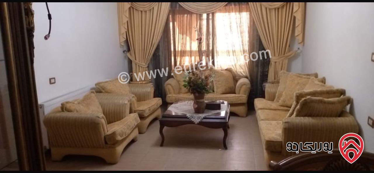 شقة طابق أول مساحة 189م للبيع في عمان - الجبيهة