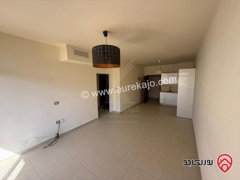 شقة مميزة مساحة 100م طابق ثالث للبيع في عمان - دير غبار