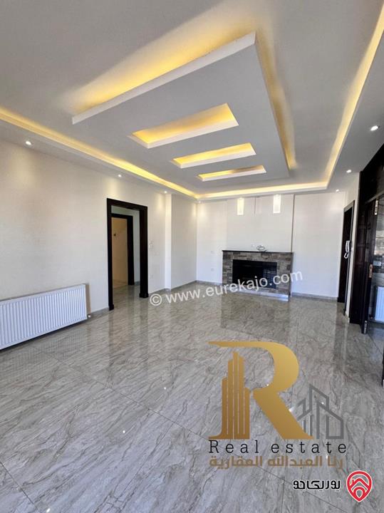 شقة مميزة مساحة 300م داخلي و 100م خارجي للبيع في عمان - ناعور