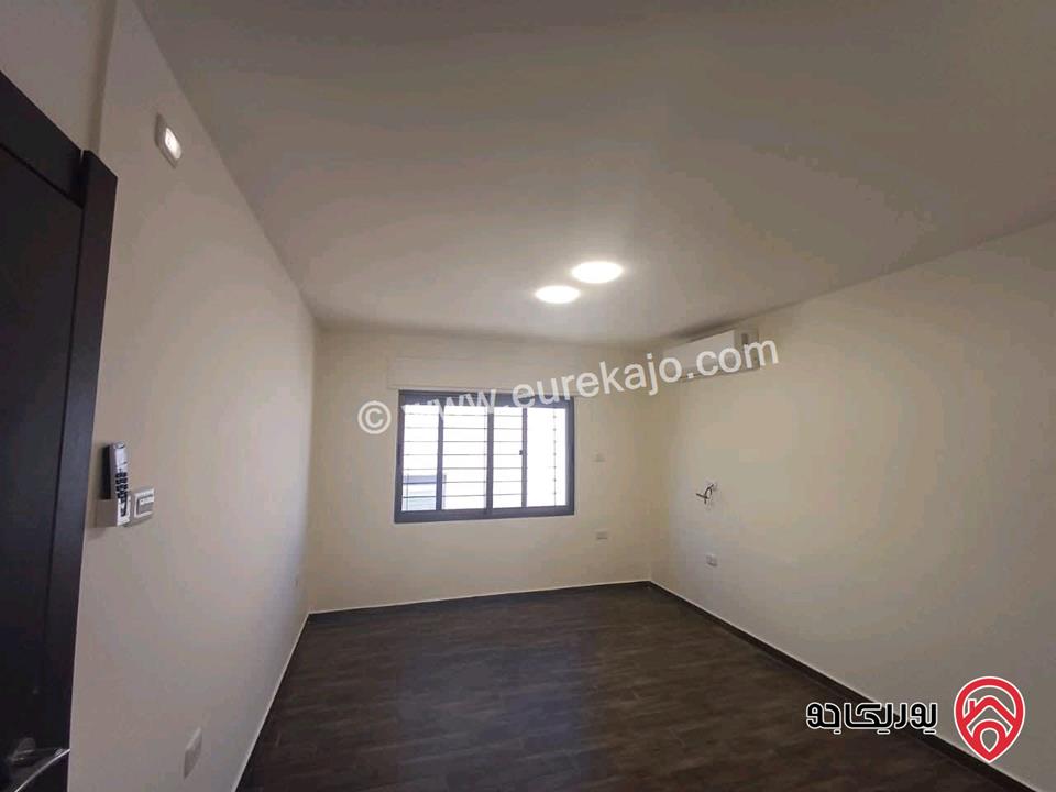 روف فارغ مساحة 130م للايجار في عمان - خلدا