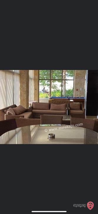 شقة مميزة مفروشة فرش كامل مساحة 155م مع اطلالة خلابة على البرك والبحر للبيع داخل منتجع سمارة البحر الميت