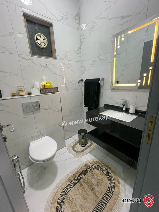 فلل مساحة 238م على أرض 500م للبيع في عمان - الطنيب طريق المطار